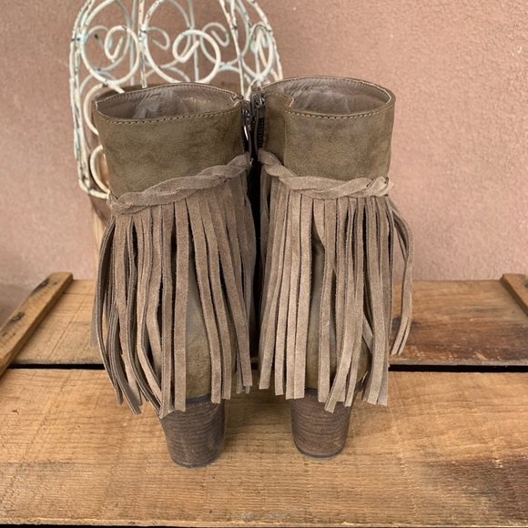 Sbicca Patricia Fringe Ankle Boot - Picture 4 of 8